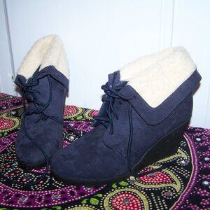 Nautica Fuzzy Lace-Up Booties Sz 6 NWOB